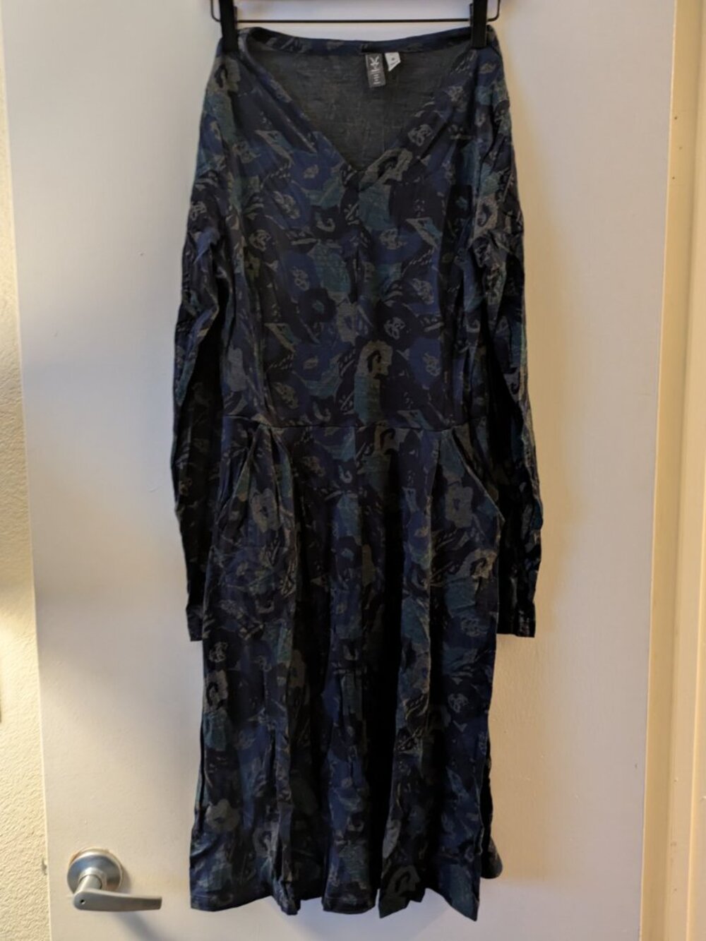 Ibex Blue/Black 100% wool Floral V-neck Dress with Pockets